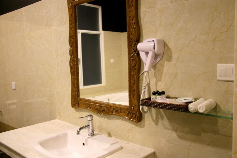 Bathroom, Golden Guest Hotel Dawei, Dawei