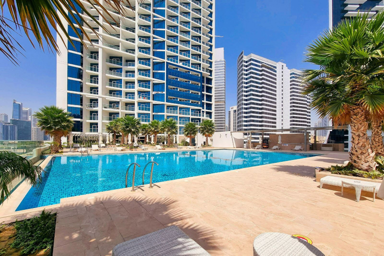 Pool, Stunning 2BR with Balcony-Canal View, Dubai