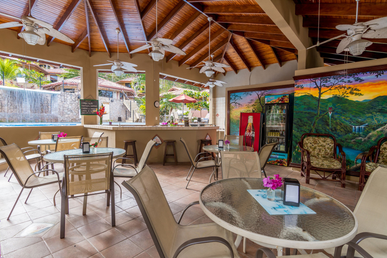 Food & Drinks 5, Hermosa Heights Studio 24, Carrillo