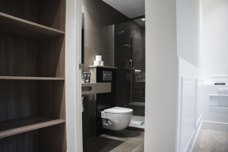 Bathroom 5, Enjoybcn Miro Apartments, Barcelona