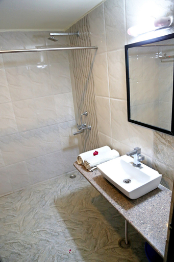 Bathroom 3, Narayans Leela Inn By SGOH, Udaipur