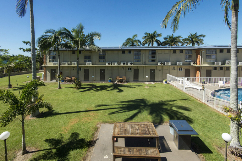 Exterior & Views 6