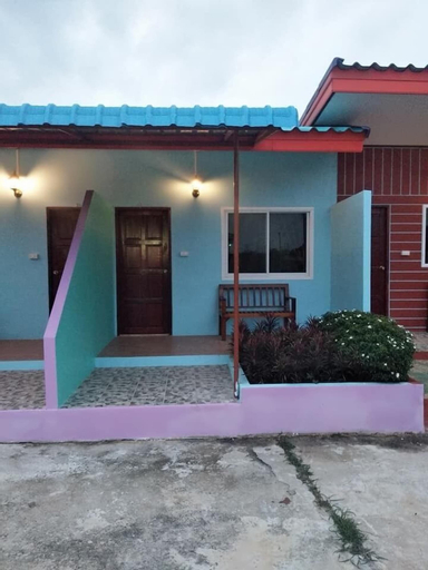 Exterior & Views 24