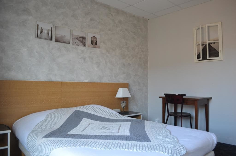 Bedroom 4, Hotel Regina, Hérault