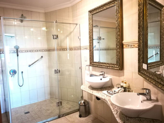 Bathroom 5, Misty Waves Boutique Hotel, Overberg