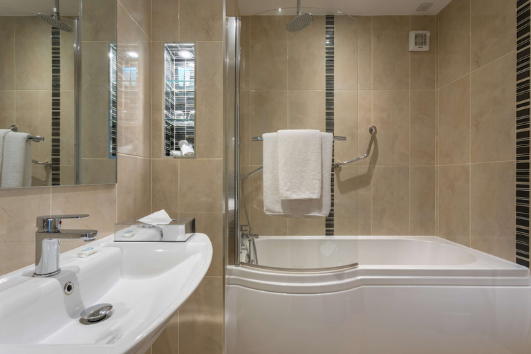 Bathroom 3, Park Inn by Radisson Shannon Airport