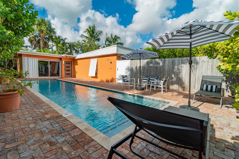Sport & Beauty 1, Hummingbird Private Heated Pool Cottage Downtown, The Square, Beach!, Palm Beach
