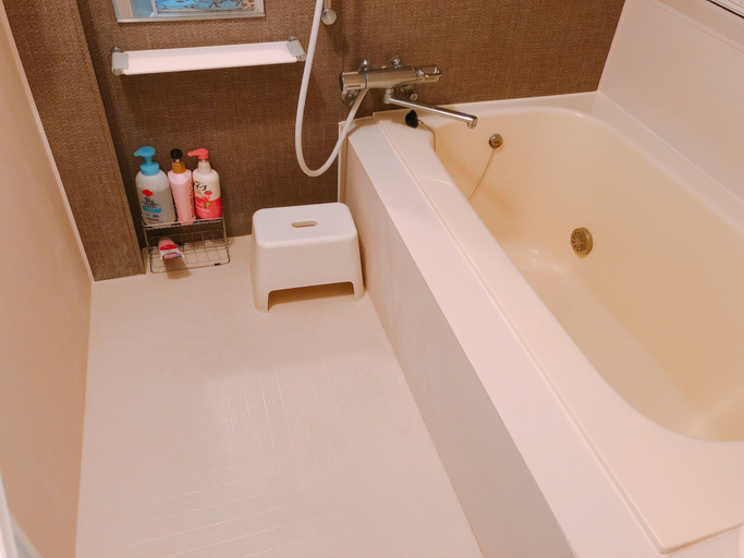 Bathroom 4, Ryokoheya Hankyukan, Suita