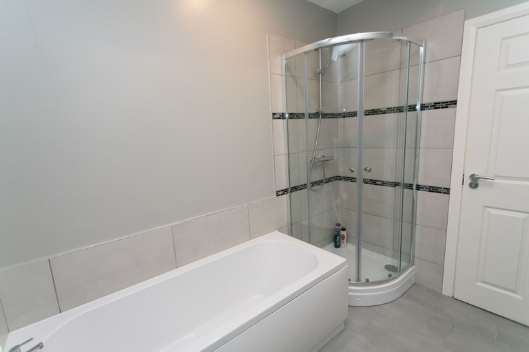 Bathroom 3, University Road Apartments, Belfast