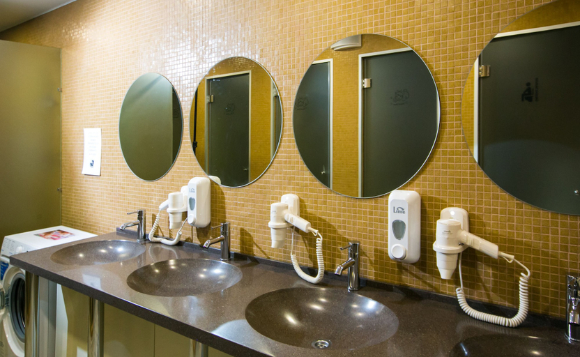 Bathroom 3, Hostel CapsLock, Vysokogorskiy rayon