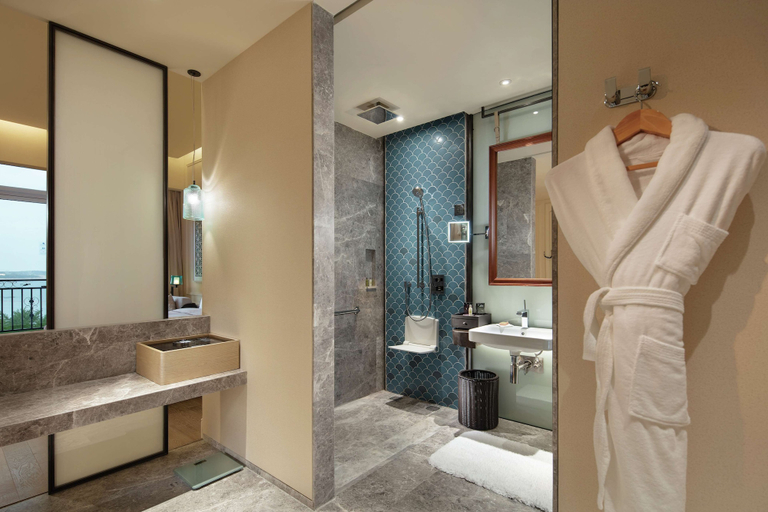 Bathroom 5, Hilton Dalian Golden Pebble Beach Resort, Dalian