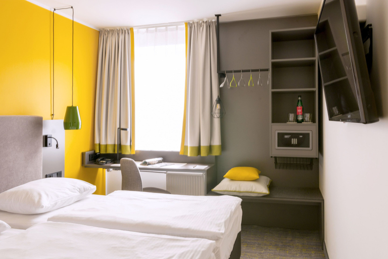 Bedroom 4, Vienna House Easy by Wyndham Cracow, Kraków City