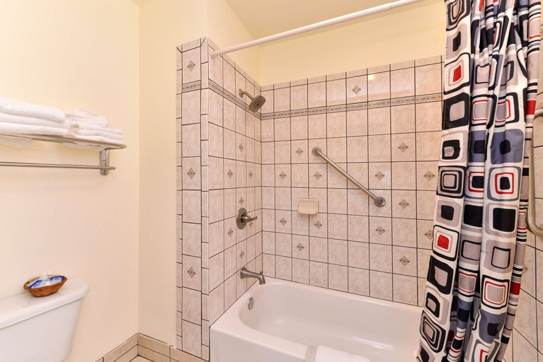 Bathroom 5, Americas Best Value Inn & Suites Klamath Falls, Klamath