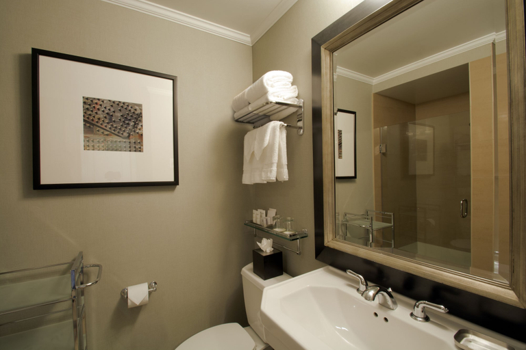 Bathroom 4, Sentinel Hotel, Multnomah