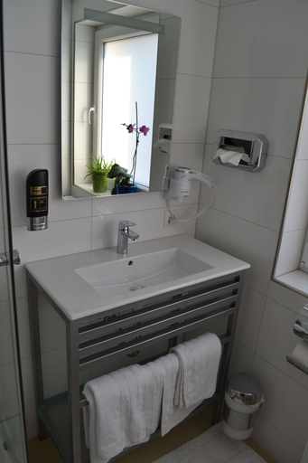 Bathroom 5, Myrsini Hotel, Tübingen