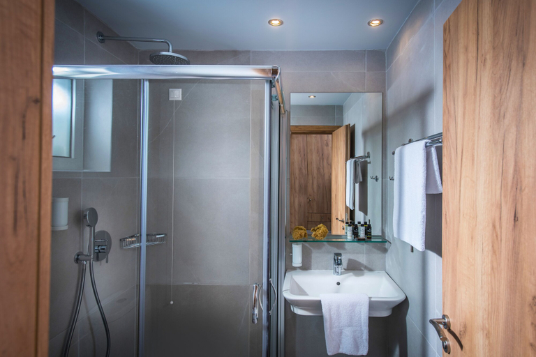 Bathroom 5, Mistral Mare, Crete