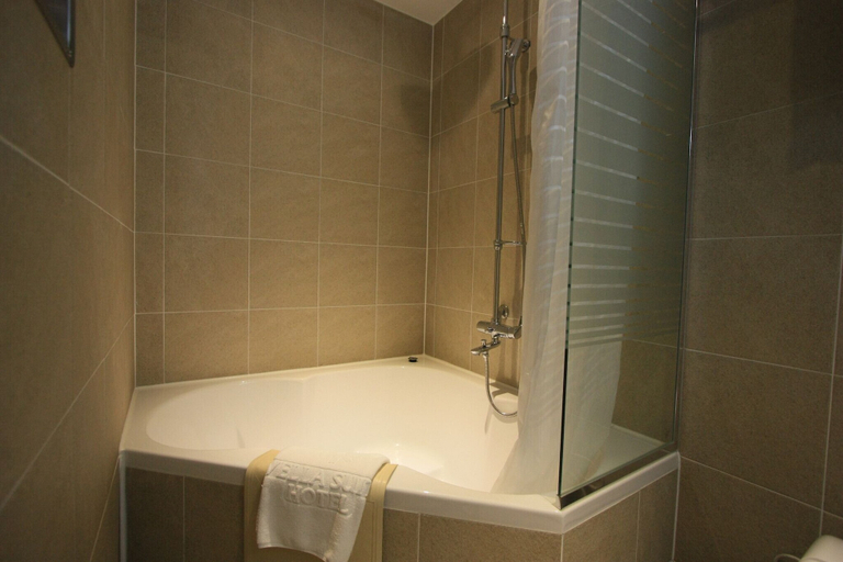 Bathroom 4, Suwon Vella Suite Hotel, Suwon