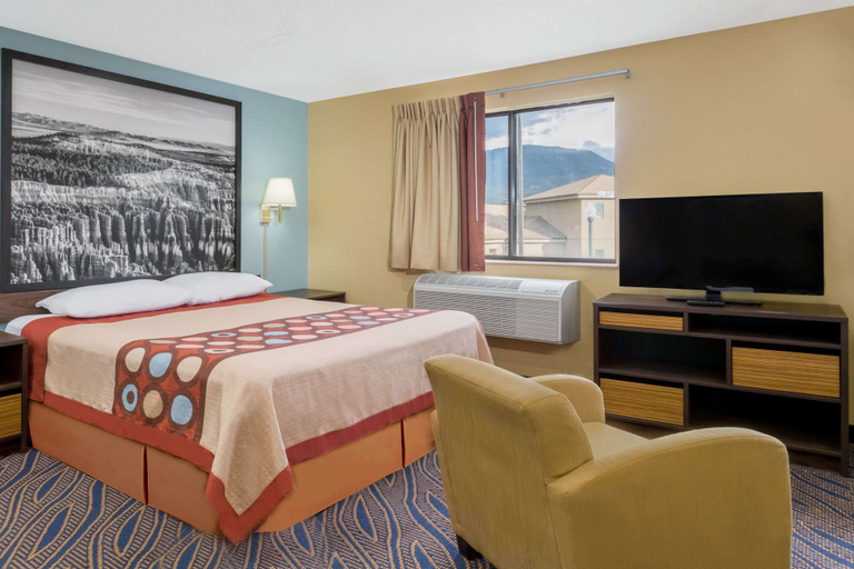 Bedroom 3, Super 8 by Wyndham Cedar City, Iron