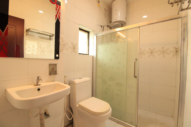 Bathroom 2, Aishwaryam Hotel, Madurai