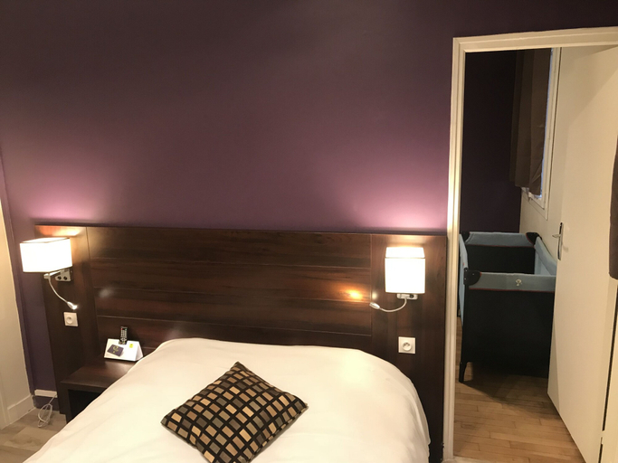 Bedroom 4, Hôtel les Iris, Eure