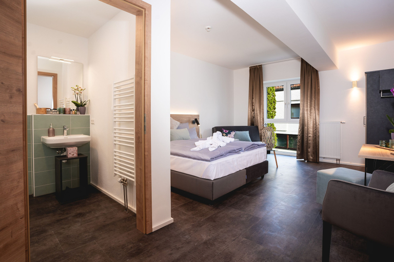 Bedroom 4, Drexels Parkhotel am Schloss, Günzburg