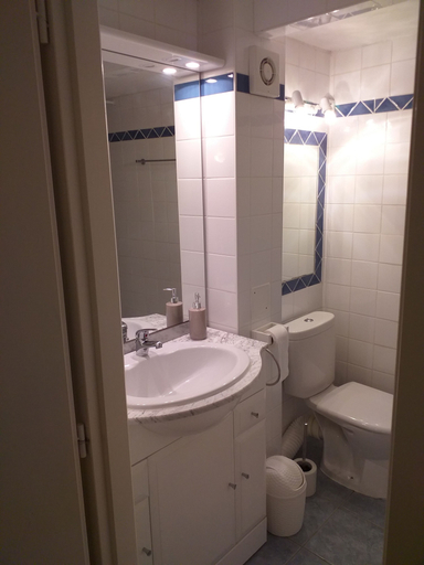 Bathroom 5, Le Jardin Secret, Tarn-et-Garonne