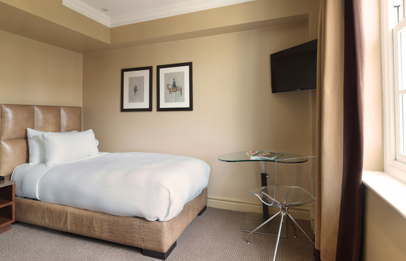 Bedroom 3, Radisson Blu Hotel, London Bond Street, London