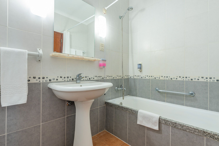 Bathroom 4, Aparthotel Navigator, Vila do Bispo