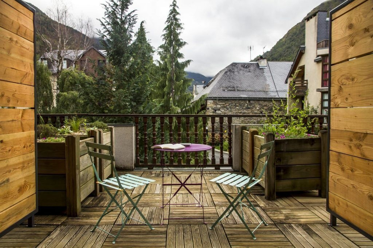 Others 5, Hotel Mir, Hautes-Pyrénées