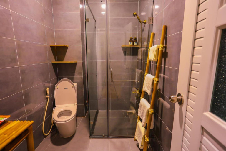 Bathroom 2, Long Den Do Hotel, Phú Nhuận