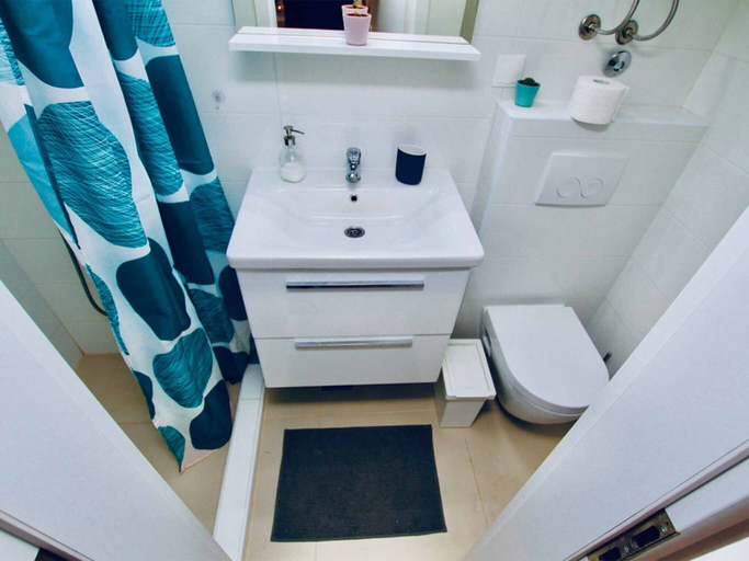 Bathroom 3, Dalmatian White Shell Apartment, Kaštela