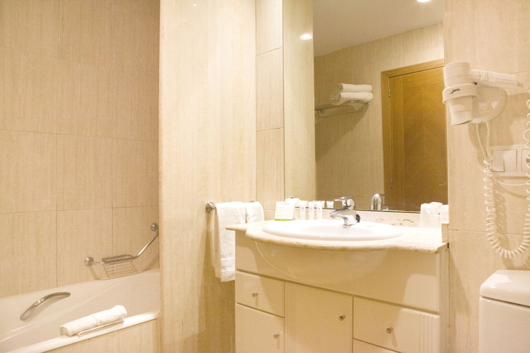 Bathroom 5, Aparthotel Albufera, Valencia