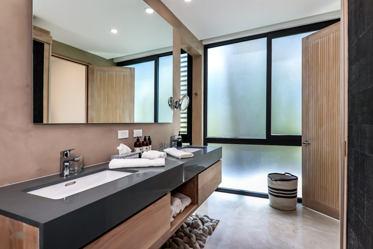 Bathroom, Luxury Beachfront Villa with private pool at Nantipa, Puntarenas