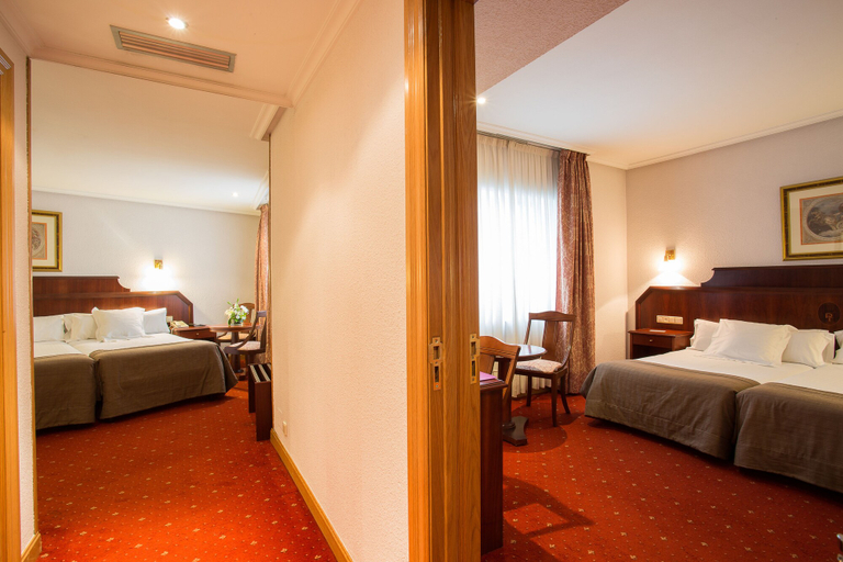 Bedroom 2, Hotel Zentral Ramiro I Oviedo, Asturias