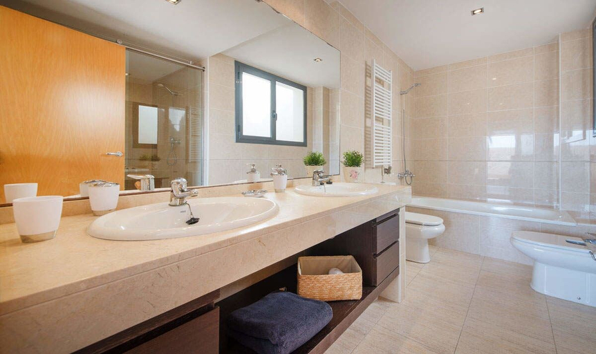 Bathroom 4, Villa Déjà Vu with stunning sea views, Tarragona