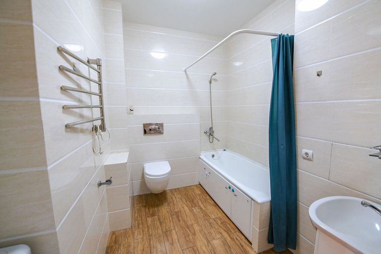 Bathroom 4, Apartment on Leonova 66, Vladivostok gorsovet