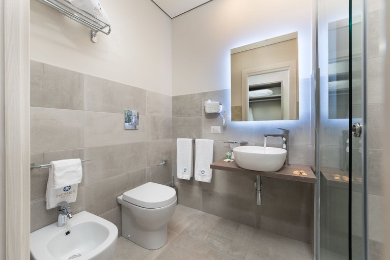 Bathroom 5, Hermes Hotel, Trapani