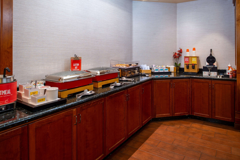 Food & Drinks 5, Hampton Inn and Suites Boise/Spectrum, Ada