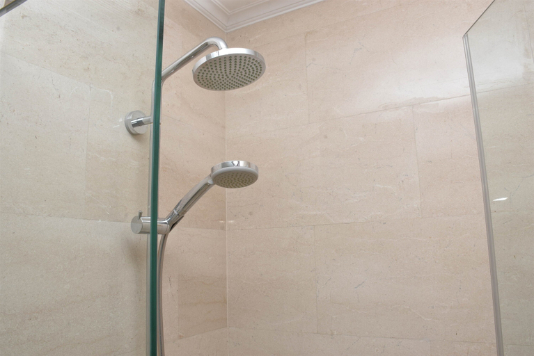 Bathroom 4, Cozy Living Studio At Menteng Park Apartment, Jakarta Pusat