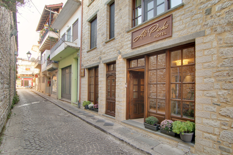 Exterior & Views