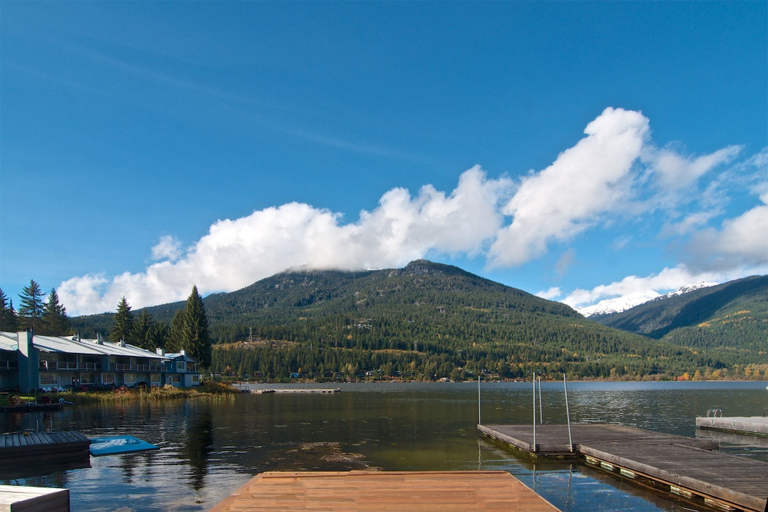 Sport & Beauty, Lakefront Chalet with private dock, Squamish-Lillooet