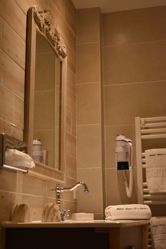 Bathroom 5, Hotel Henri IV, Hautes-Pyrénées