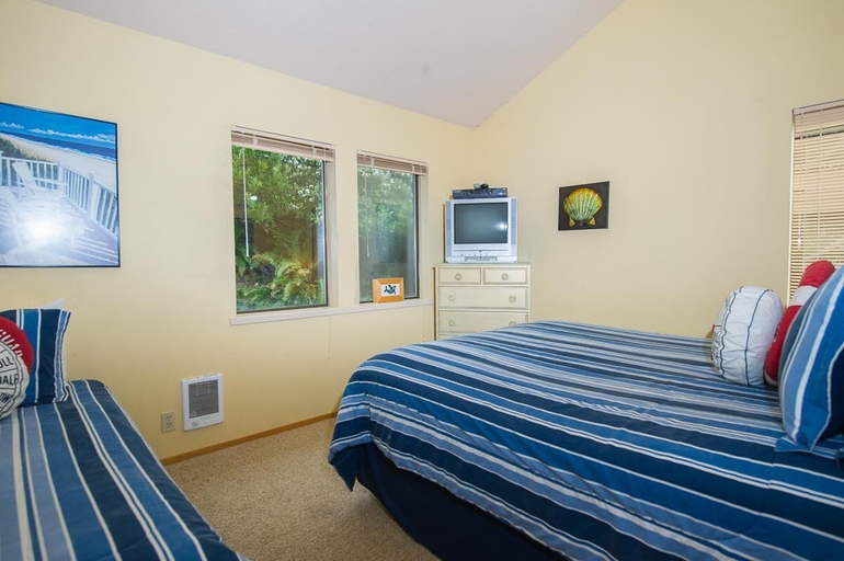 Bedroom 1, Calypso, Lincoln