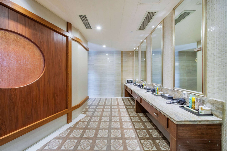 Bathroom 3, Howard Johnson By Wyndham Lake Serenity Hotel Neijiang, Neijiang