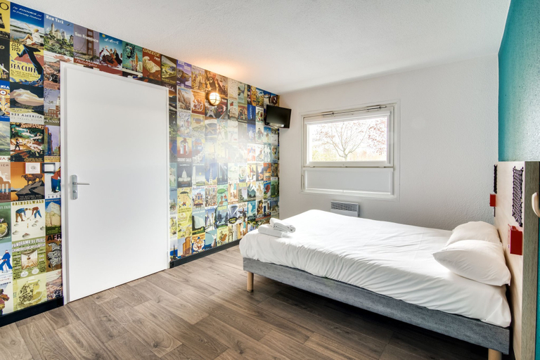 Bedroom 3, HotelF1 Bourges Le Subdray, Cher