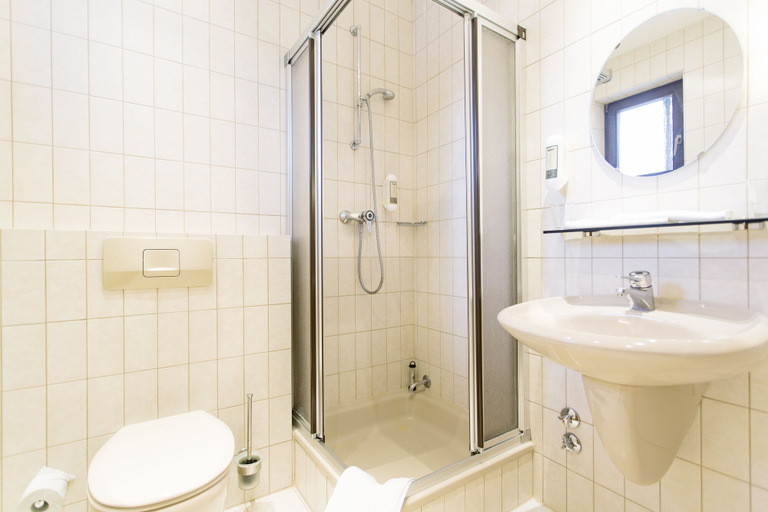Bathroom 5, Hotel Kurparkblick, Südliche Weinstraße