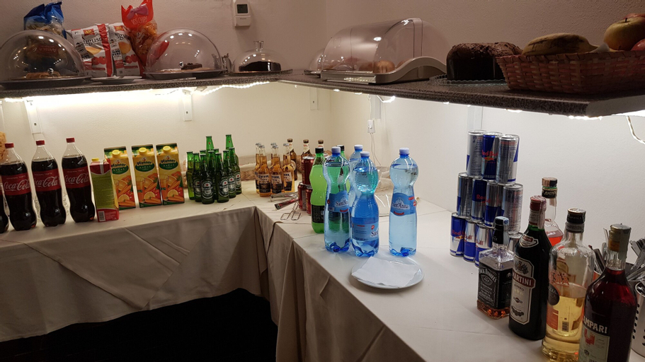 Food & Drinks 6