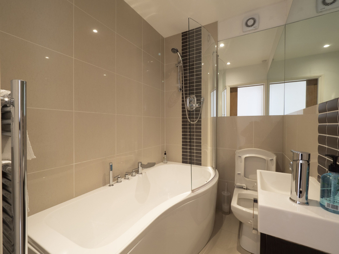 Bathroom, Sail Away - 2-Bed Apartment by the Beach, Kent
