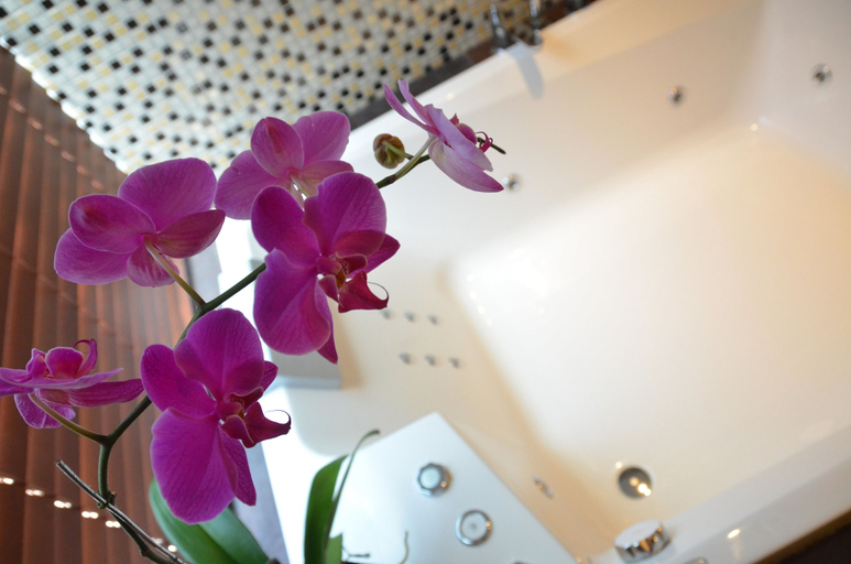 Bathroom 5, Seminyak Icon by Karaniya Experience, Badung