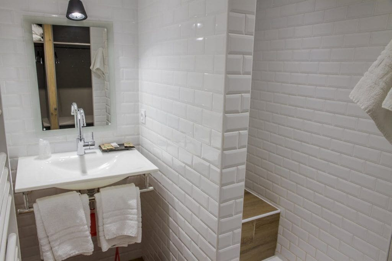 Bathroom 3, Hotel Mir, Hautes-Pyrénées